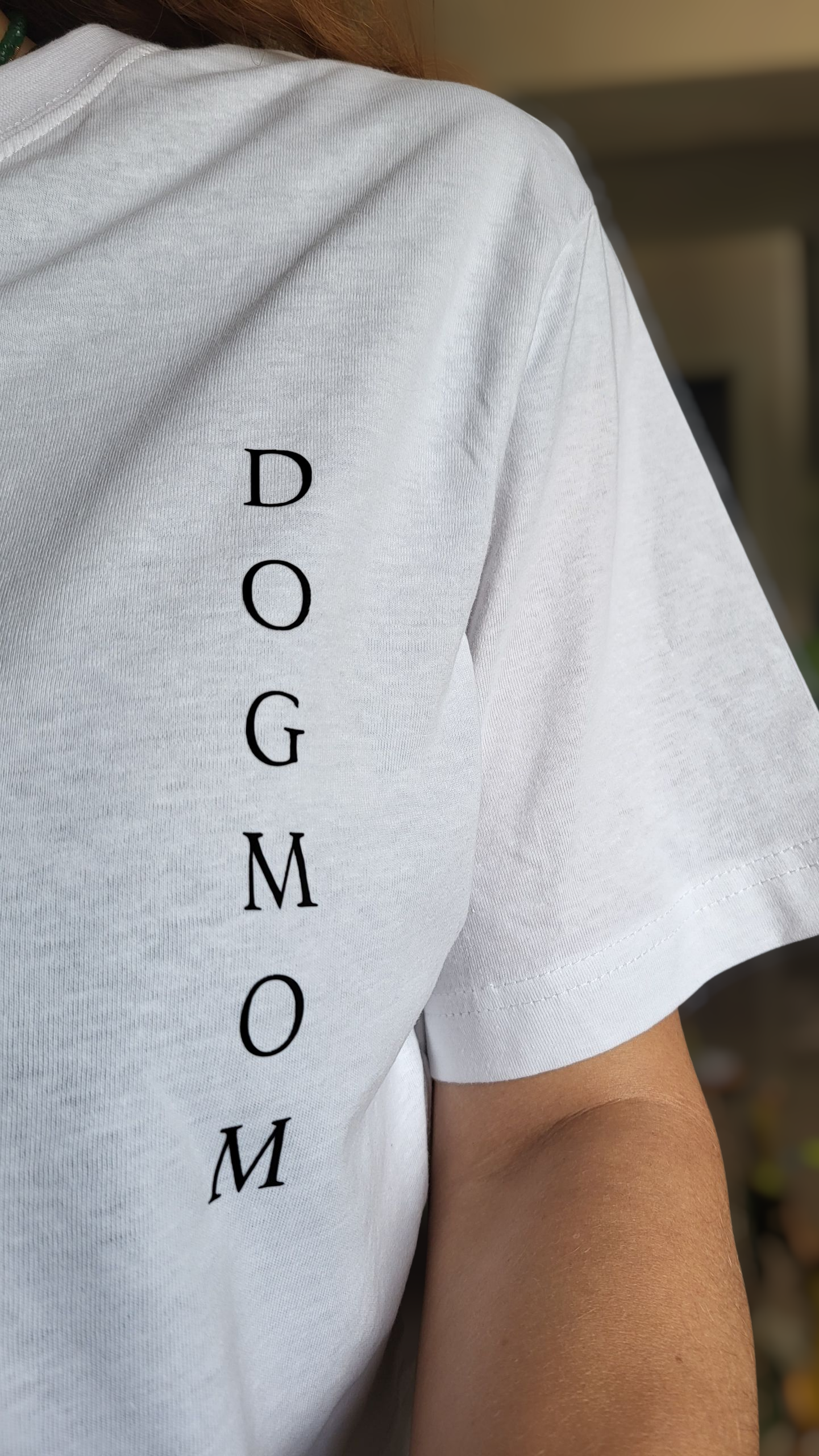 Dog Mom Cropped T-Shirt – Weiß | Trendiges Shirt für Hundefans